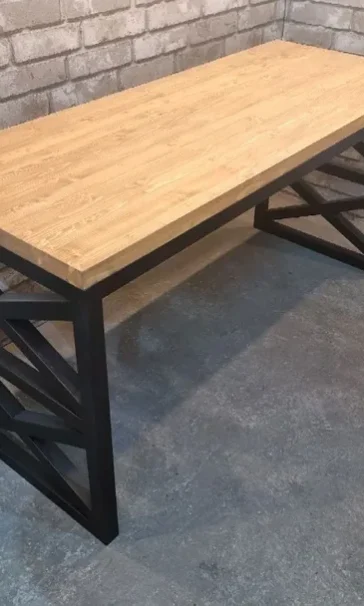 Стол в стиле лофт