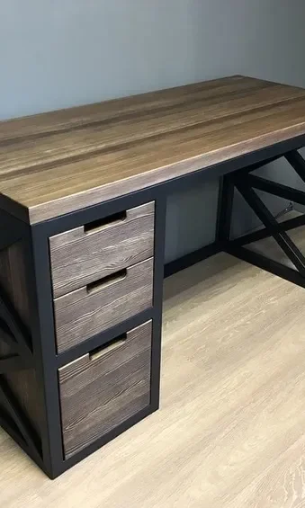 Стол в стиле лофт